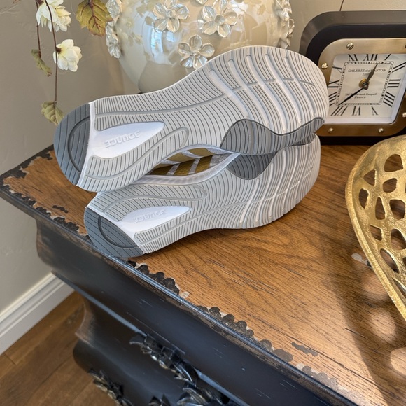 Adidas Edge Lux 5 Running Women Sneakers - White with Gold Stripes size 7 1/2 - Picture 7 of 9